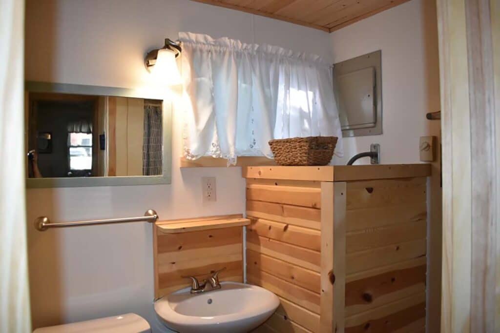Cabin 3 Bathroom